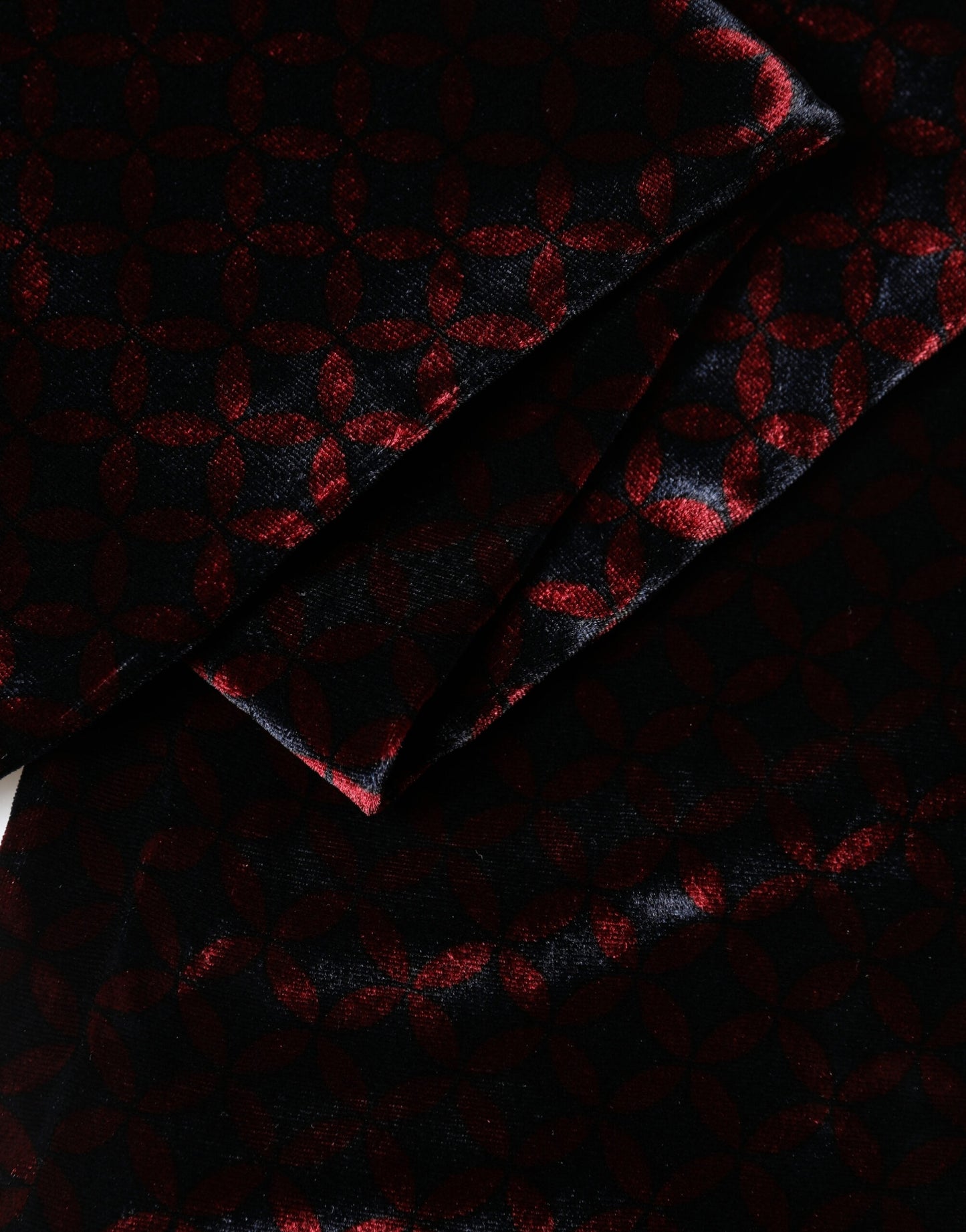 Dolce & Gabbana Black Red Rayon Geometric Pattern Fringe 140cm X 16cm  Scarf