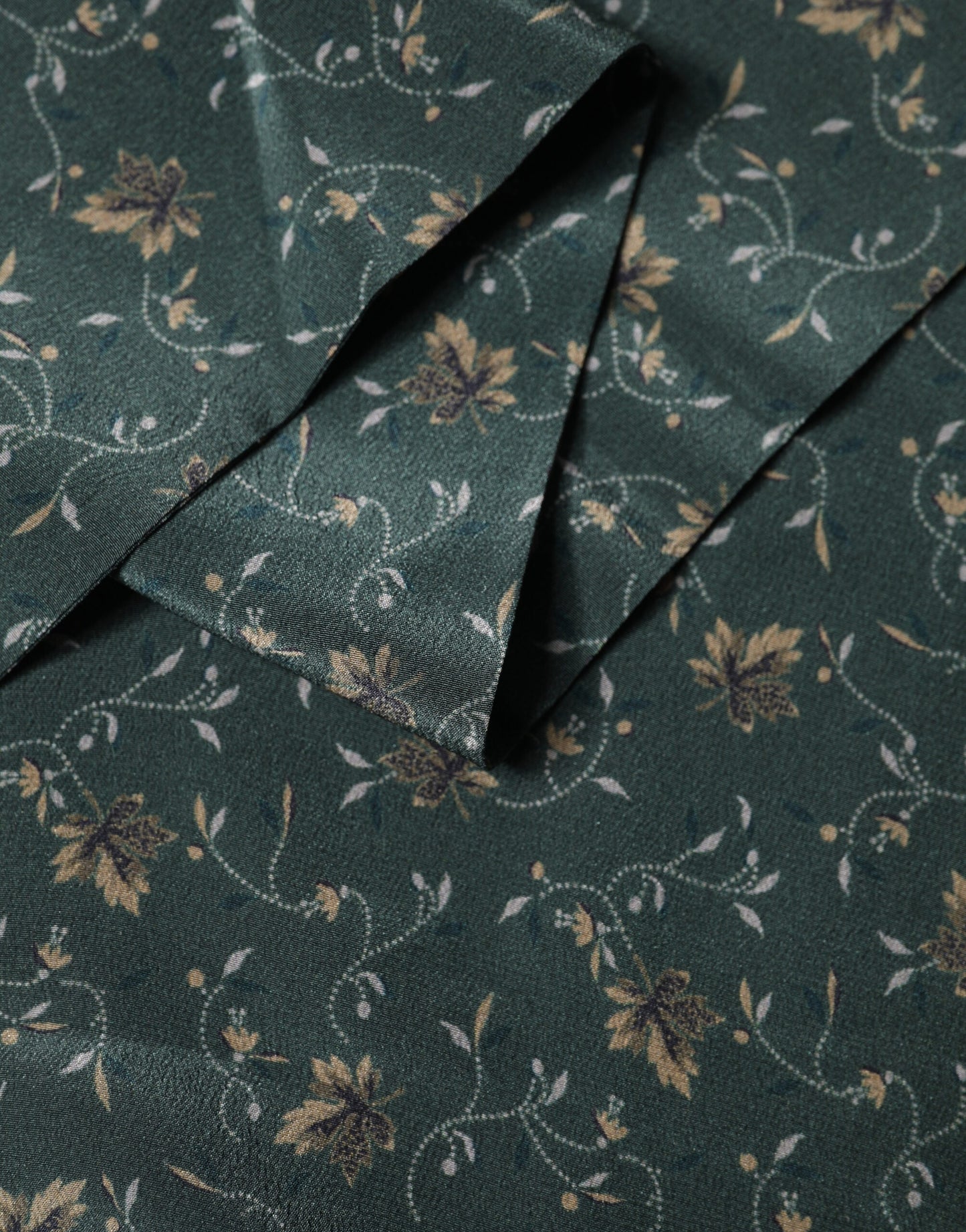 Dolce & Gabbana Green Silk Floral Pattern Fringed 135cm X 16cm  Scarf