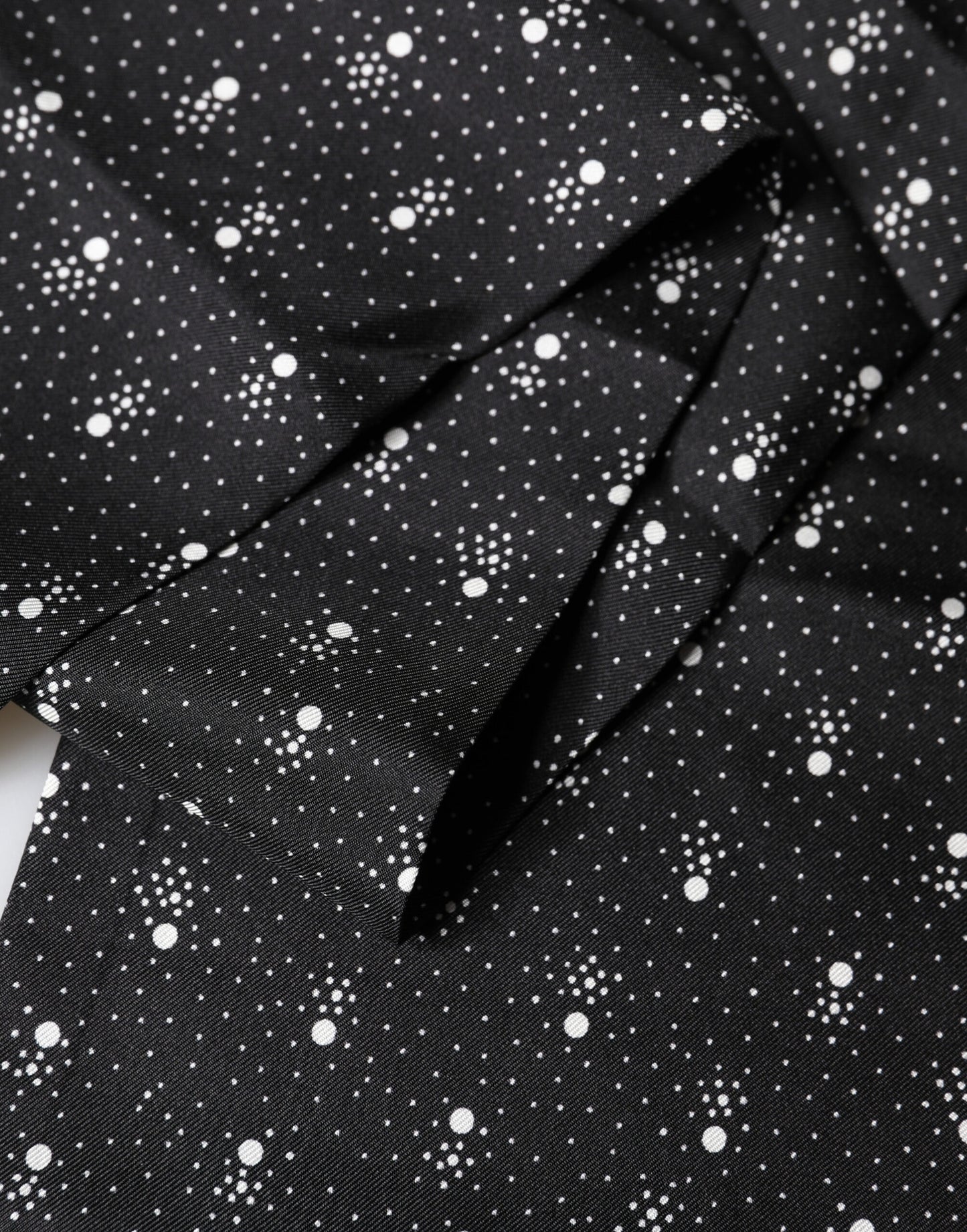 Dolce & Gabbana Black White Silk Dotted Print Foulard 140cm X 15cm Scarf